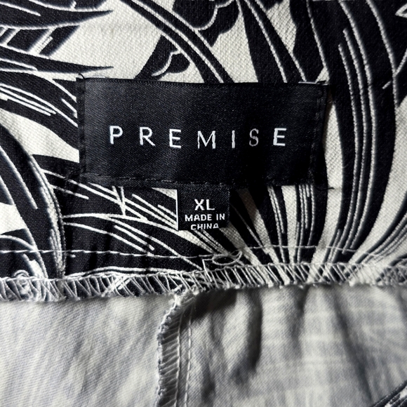 Premise Stretchy Black and White Flat Front Shorts with Tropical Print - Xl - Picture 3 of 6